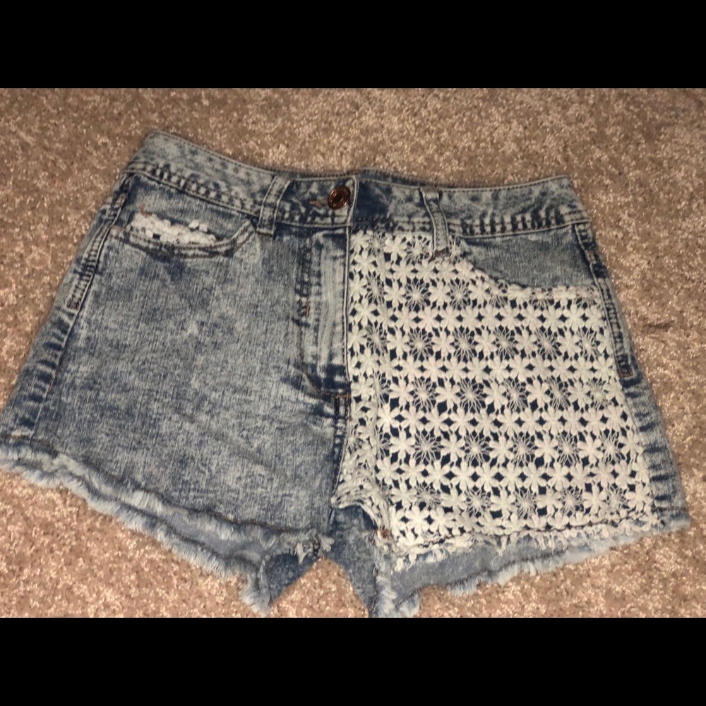 Jean shorts with white floral print